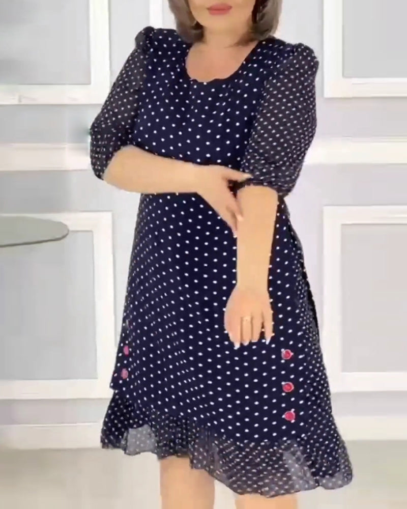 Elegant half-sleeve dress with polka dot print