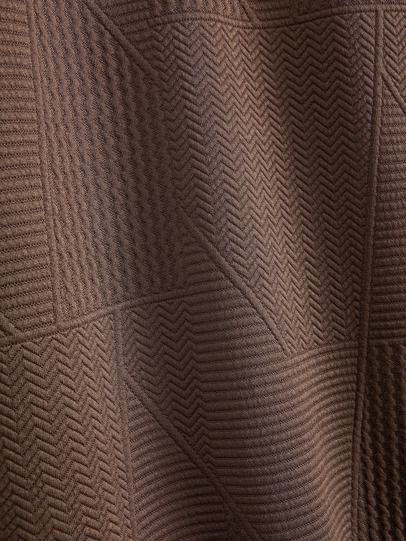 Geometric Jacquard Short Sleeve Arc Hem T-Shirt