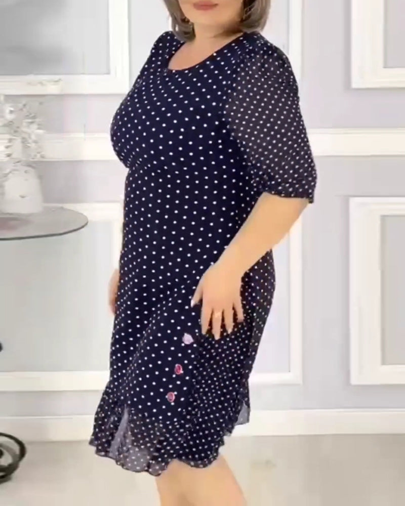 Elegant half-sleeve dress with polka dot print