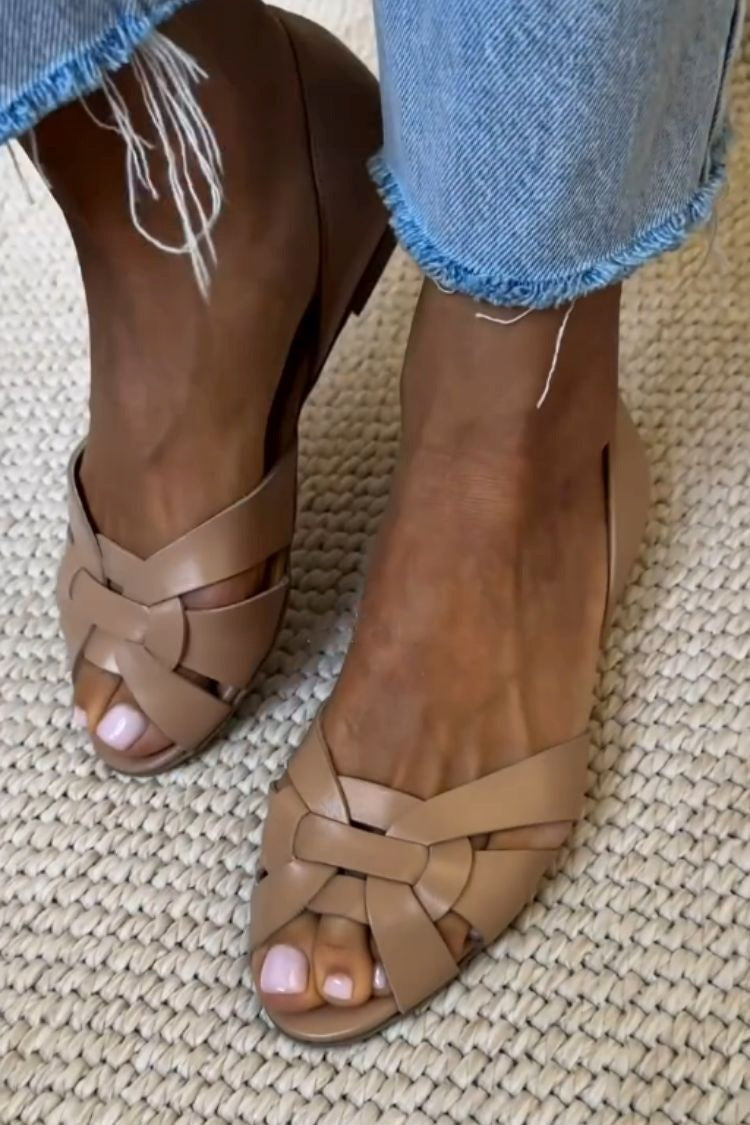 Noemi natural woven flat sandals in Beige