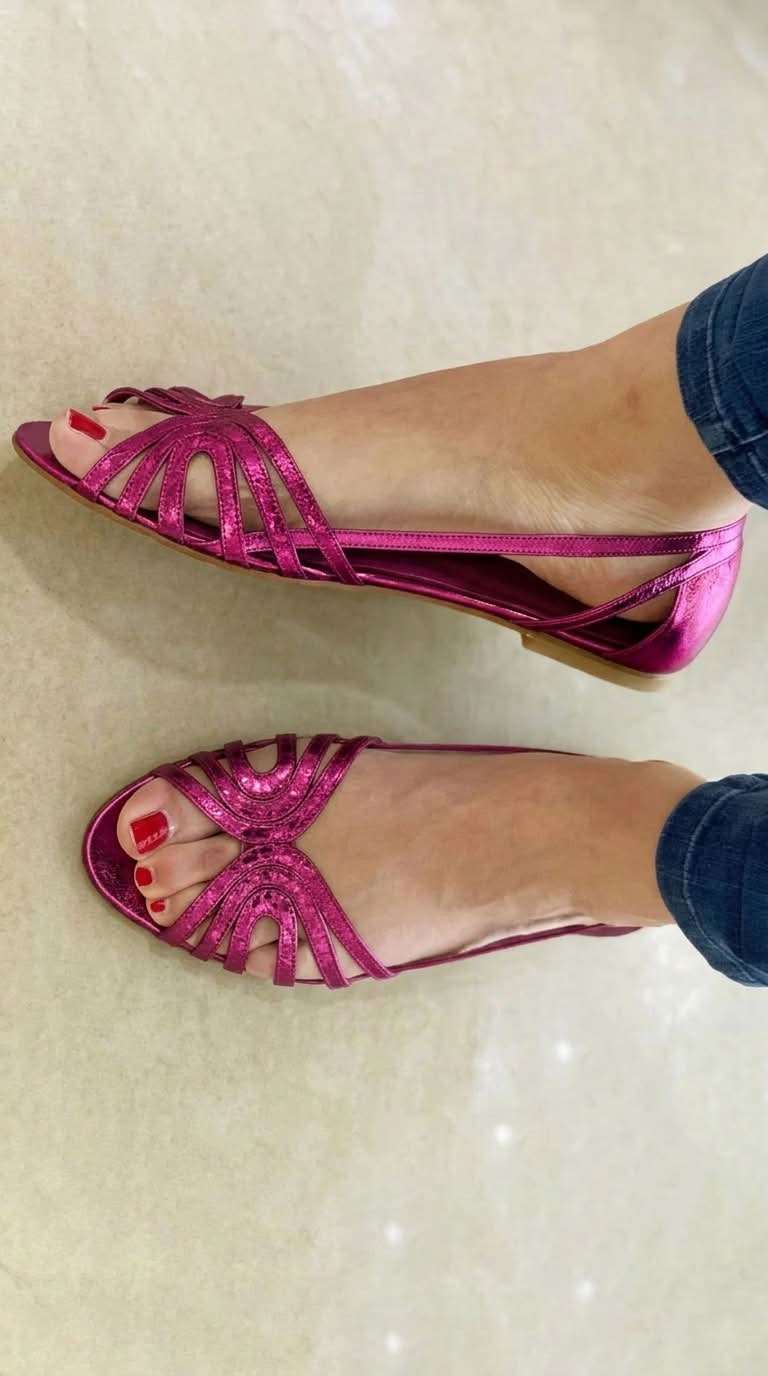 Giada metallic strappy sandals in Fuchsia