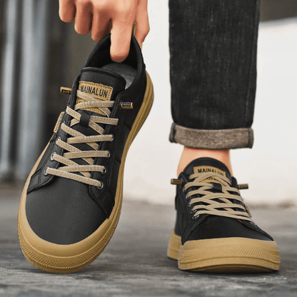 Sinclair trainers black detail